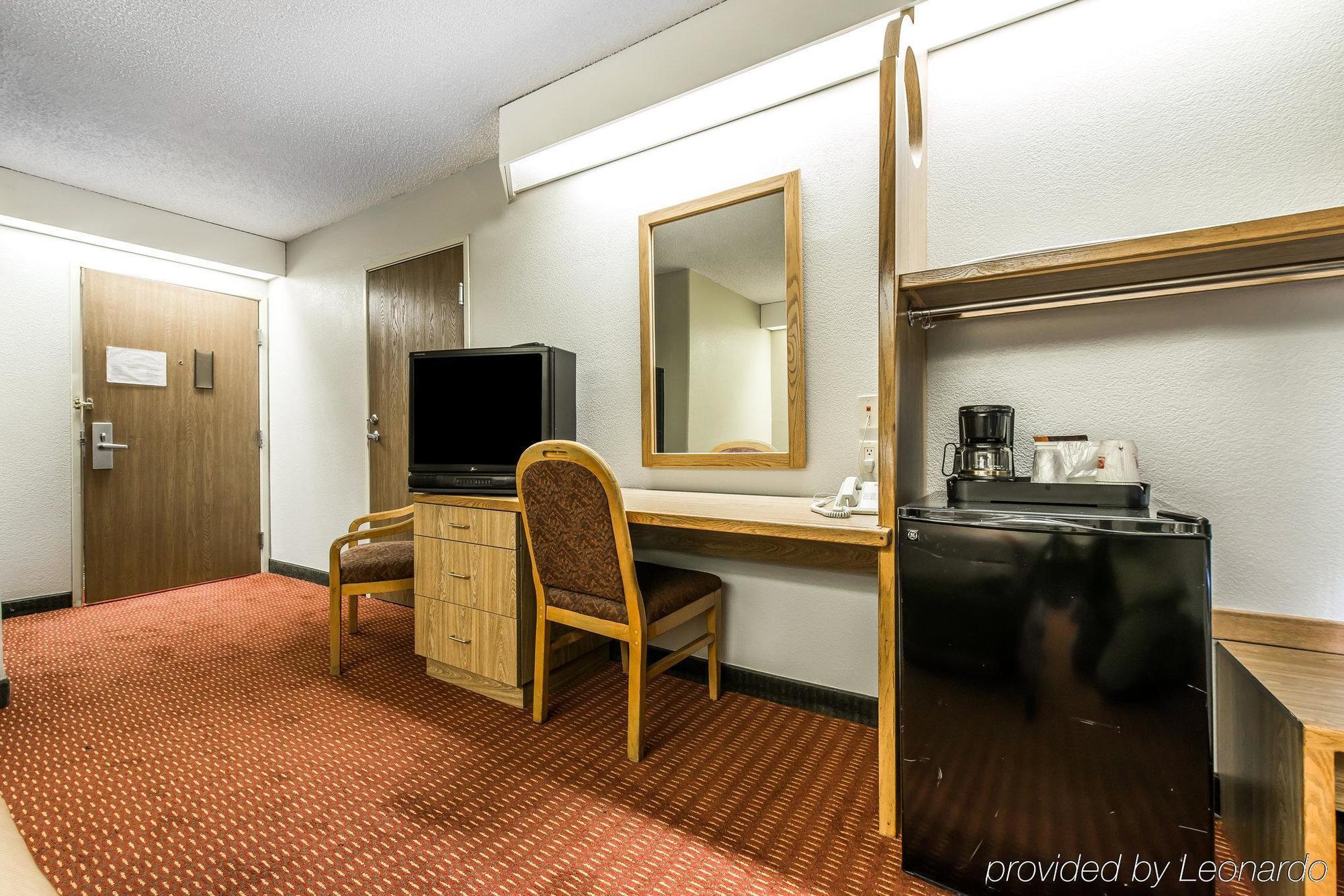 Days Inn By Wyndham Thornton Zewnętrze zdjęcie