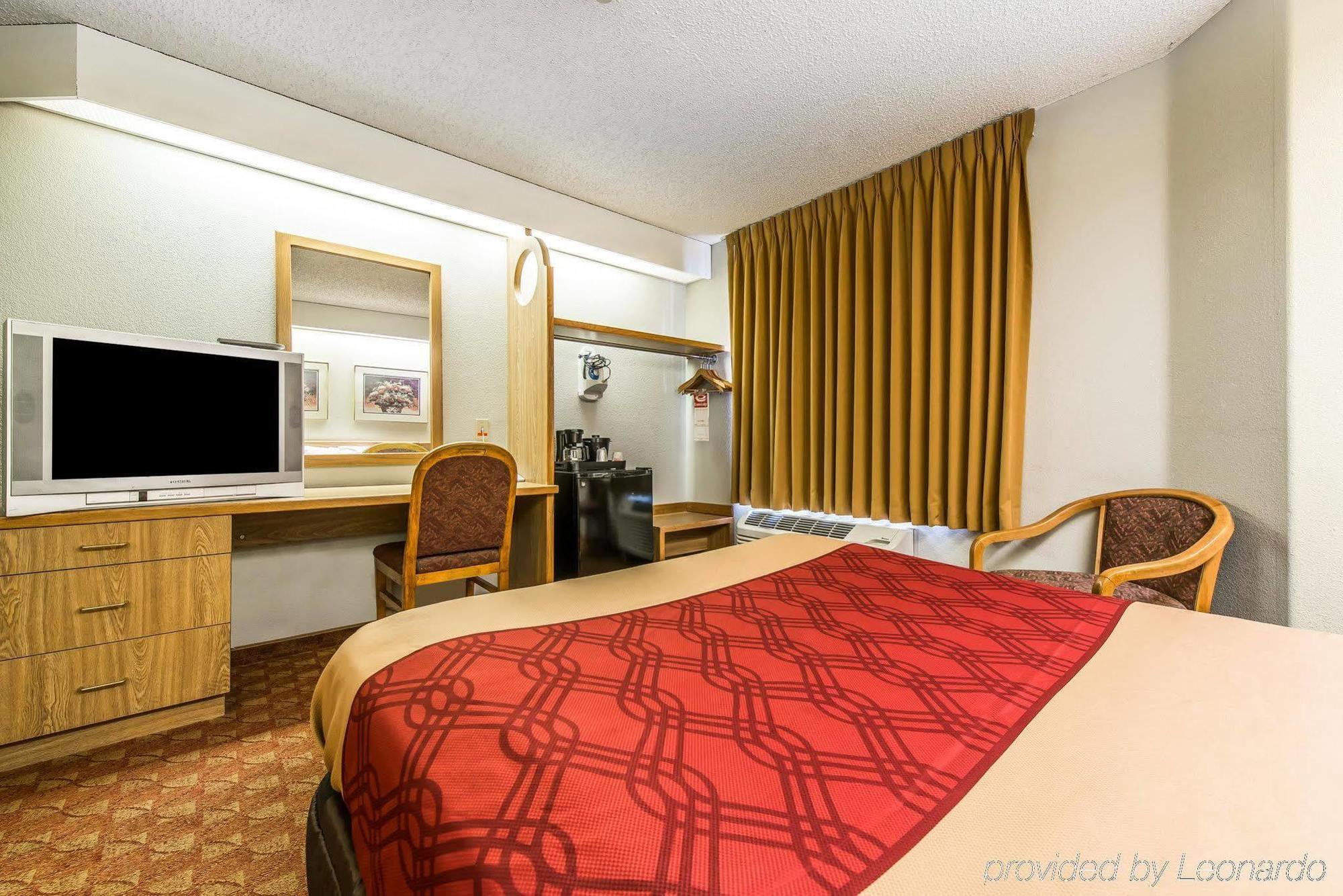Days Inn By Wyndham Thornton Zewnętrze zdjęcie